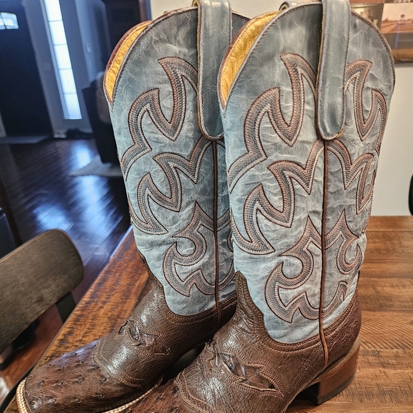 Books - Picture 3 of 3